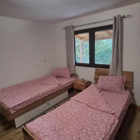 Bad And Breakfast Majestik